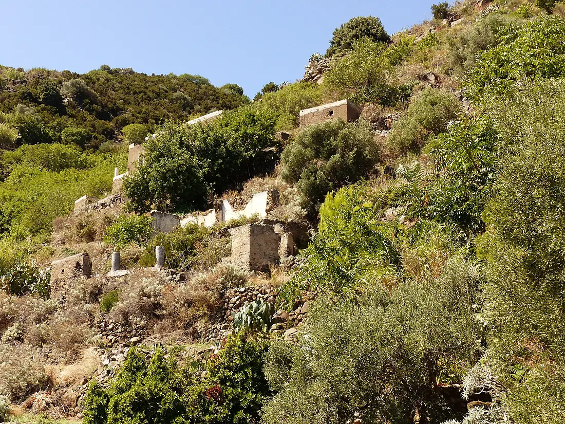 Aldea en ruinas, Alicudi, Islas Eolias, Sicilia, Italia, 2015