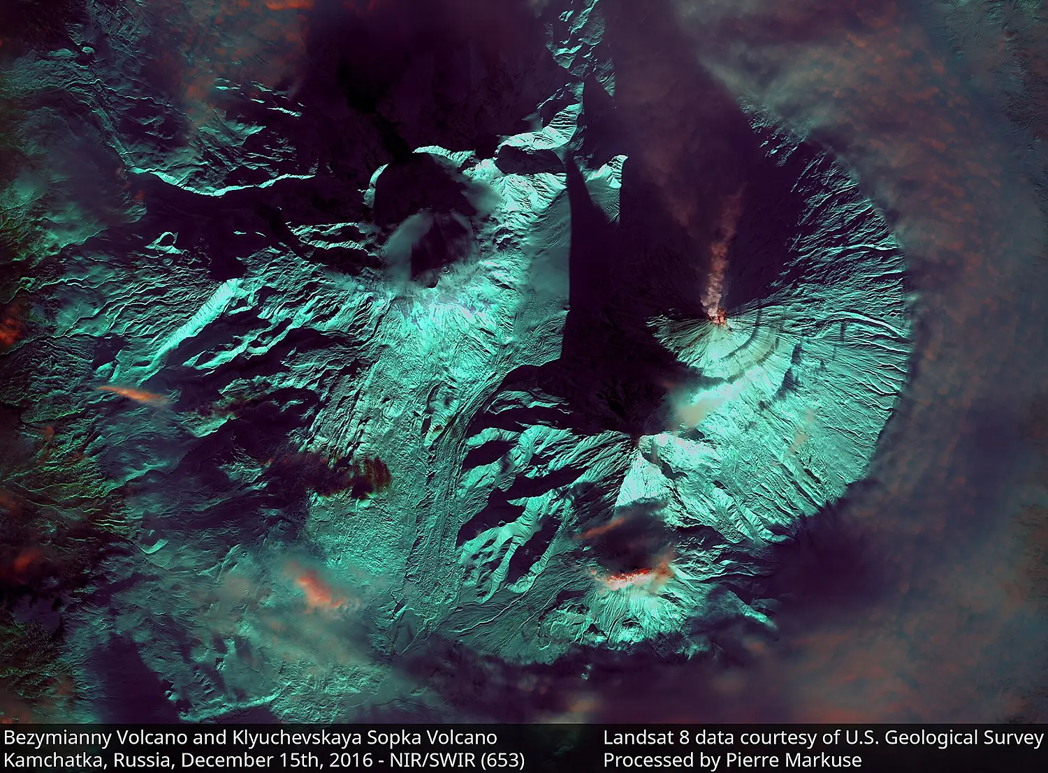 Bezymianny Volcano 653 pan crop 15 (31671456366)