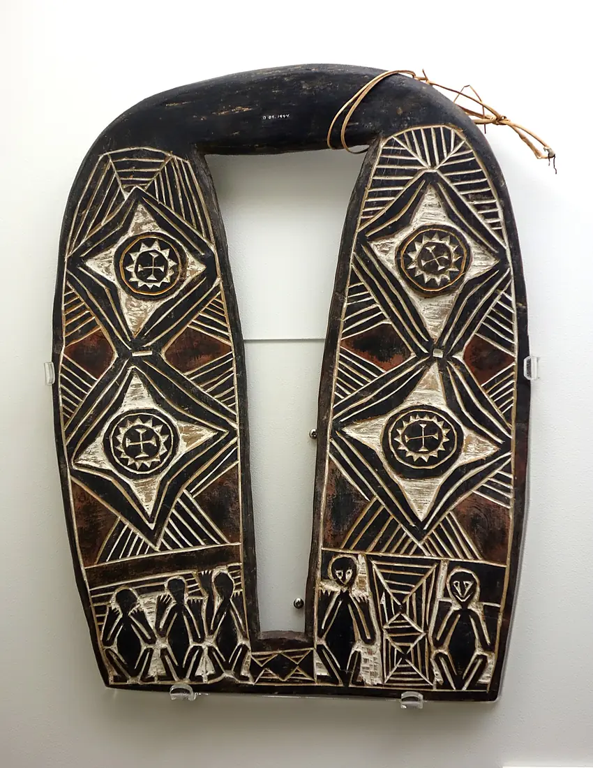 Dance shield (koka), Telei people, Buin, Bougainville - Otago Museum - Dunedin, NZ - DSC04407