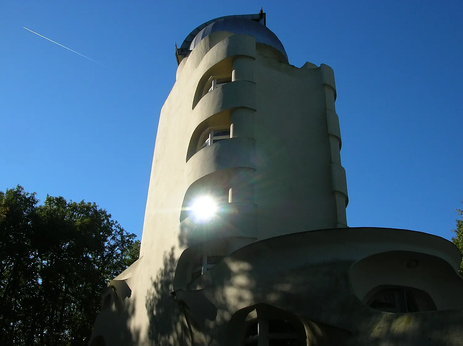Einsteinturm mit Sonne