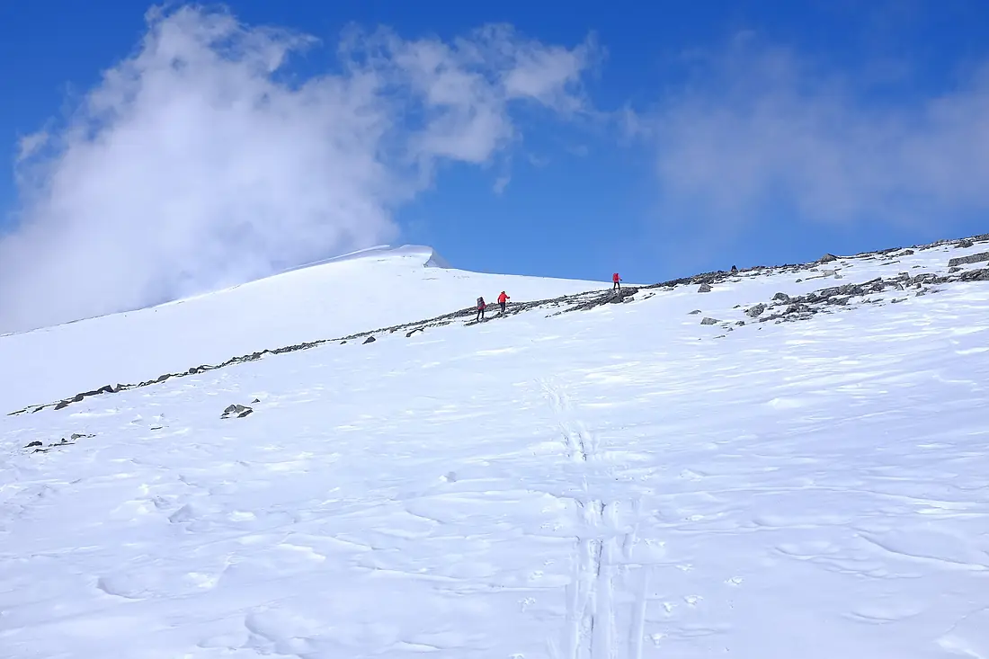 Skiers on their way towards Glittertind in Jotunheimen