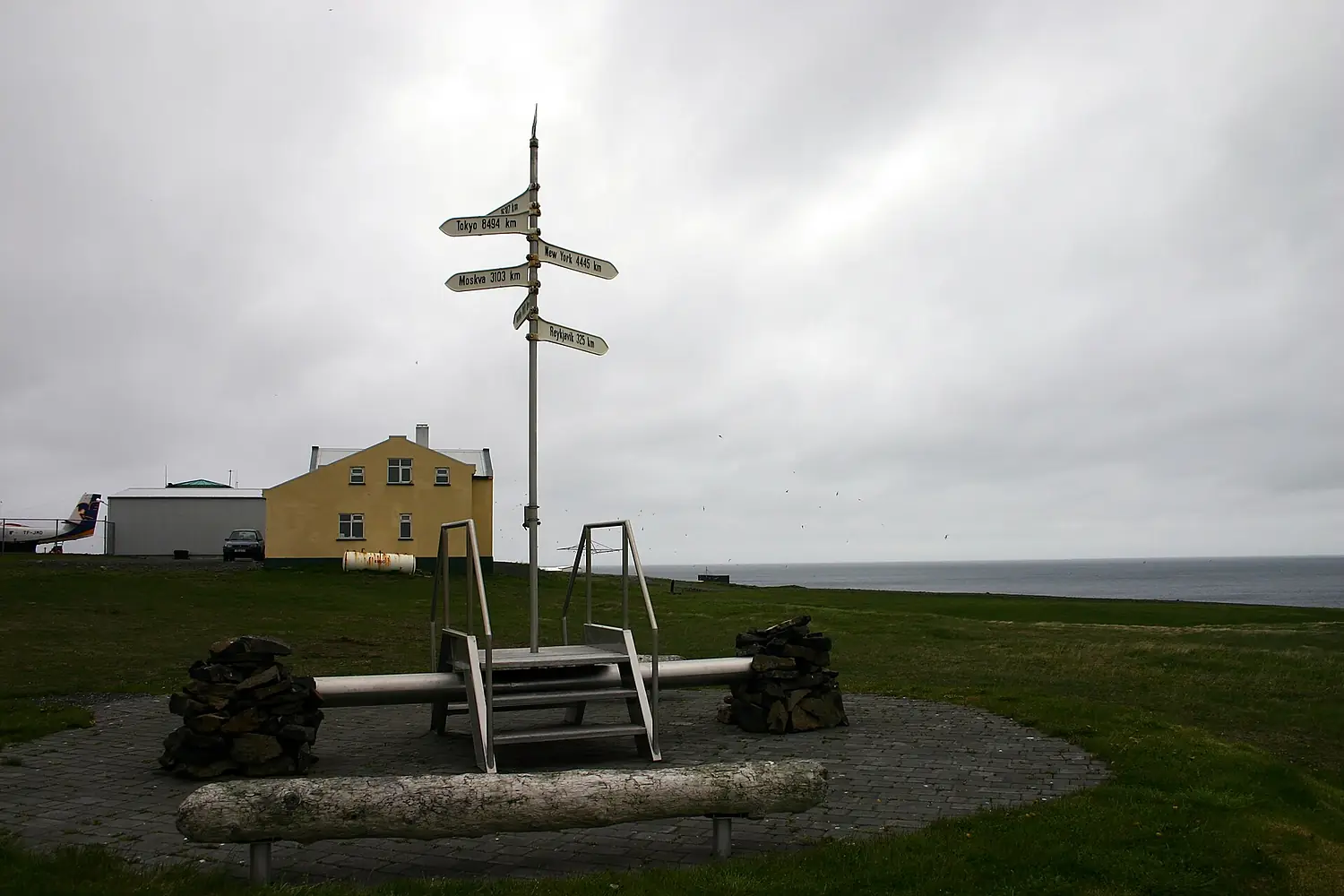 Iceland2008-Grimsey.arctic.circle