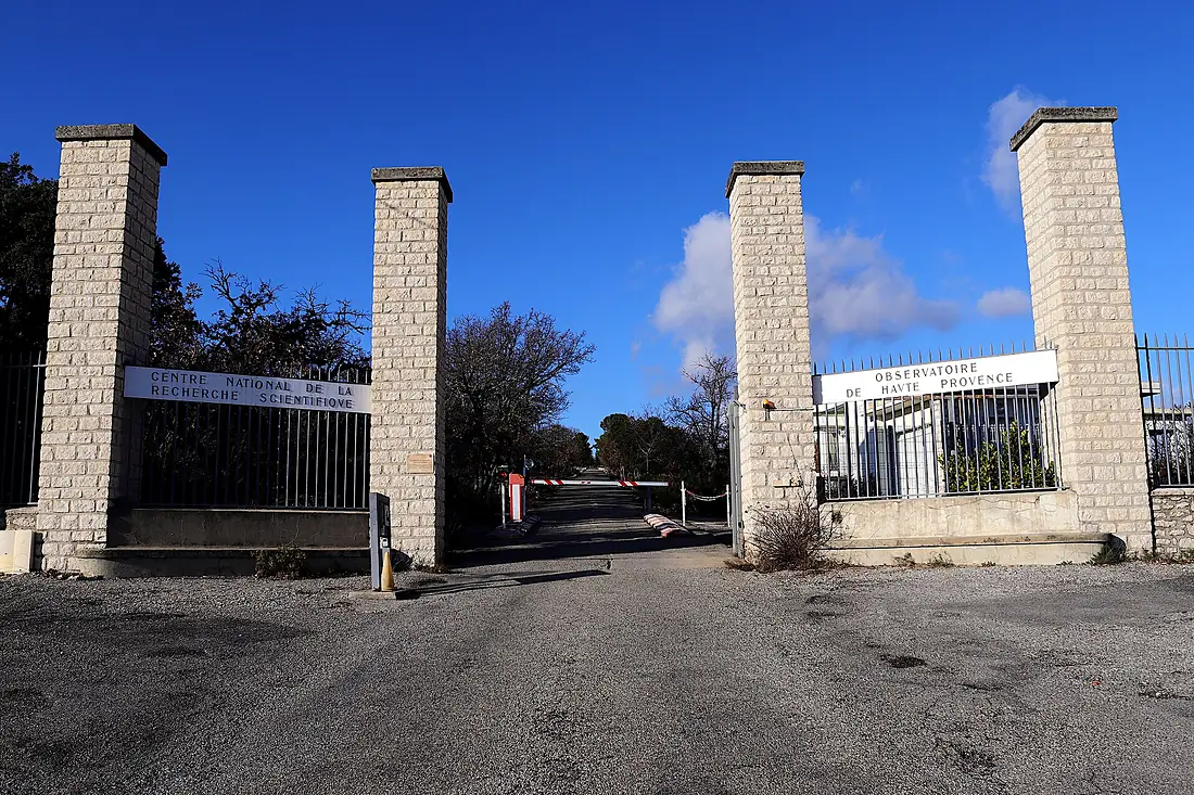 Entry gate for the observatory of Haute Provence