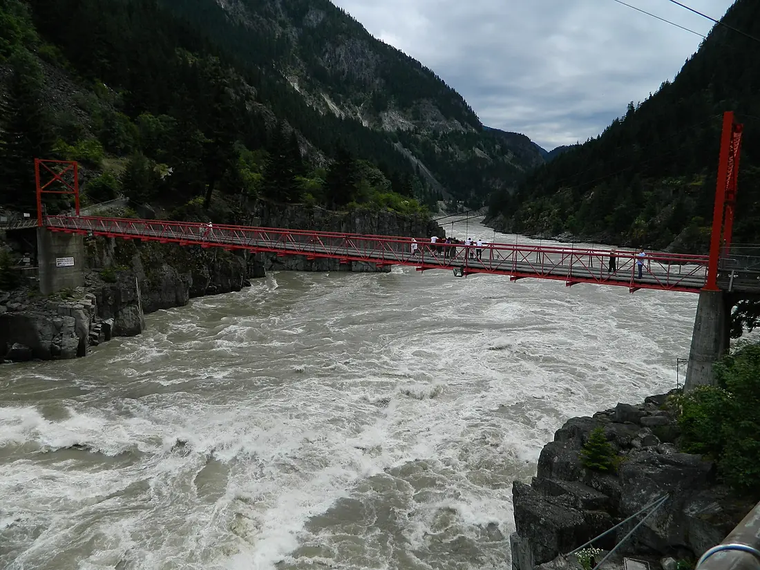 Hells Gate bridge over Fraser River - panoramio