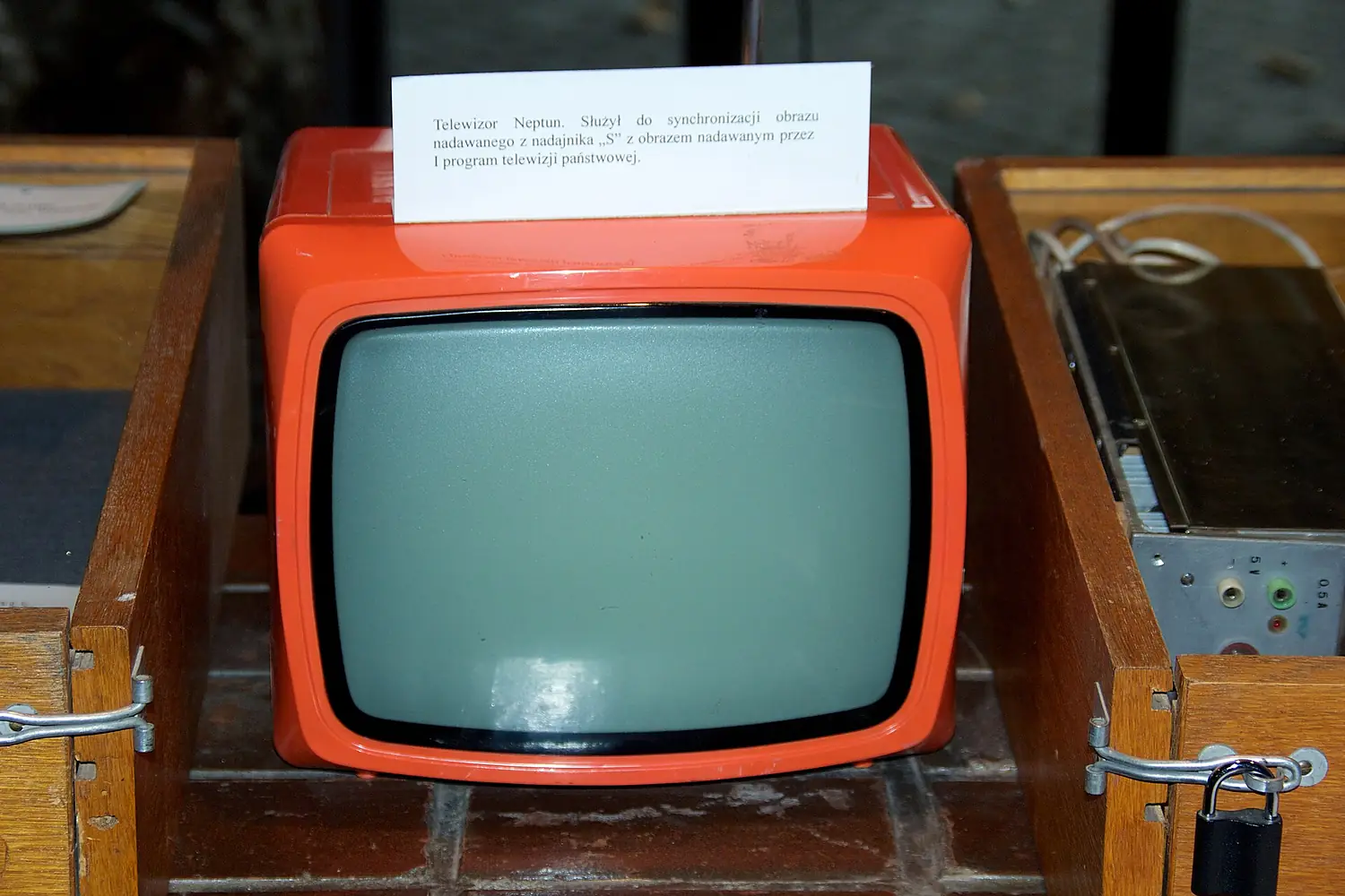 Radio Solidarność equipment at Piwnice radio observatory 1