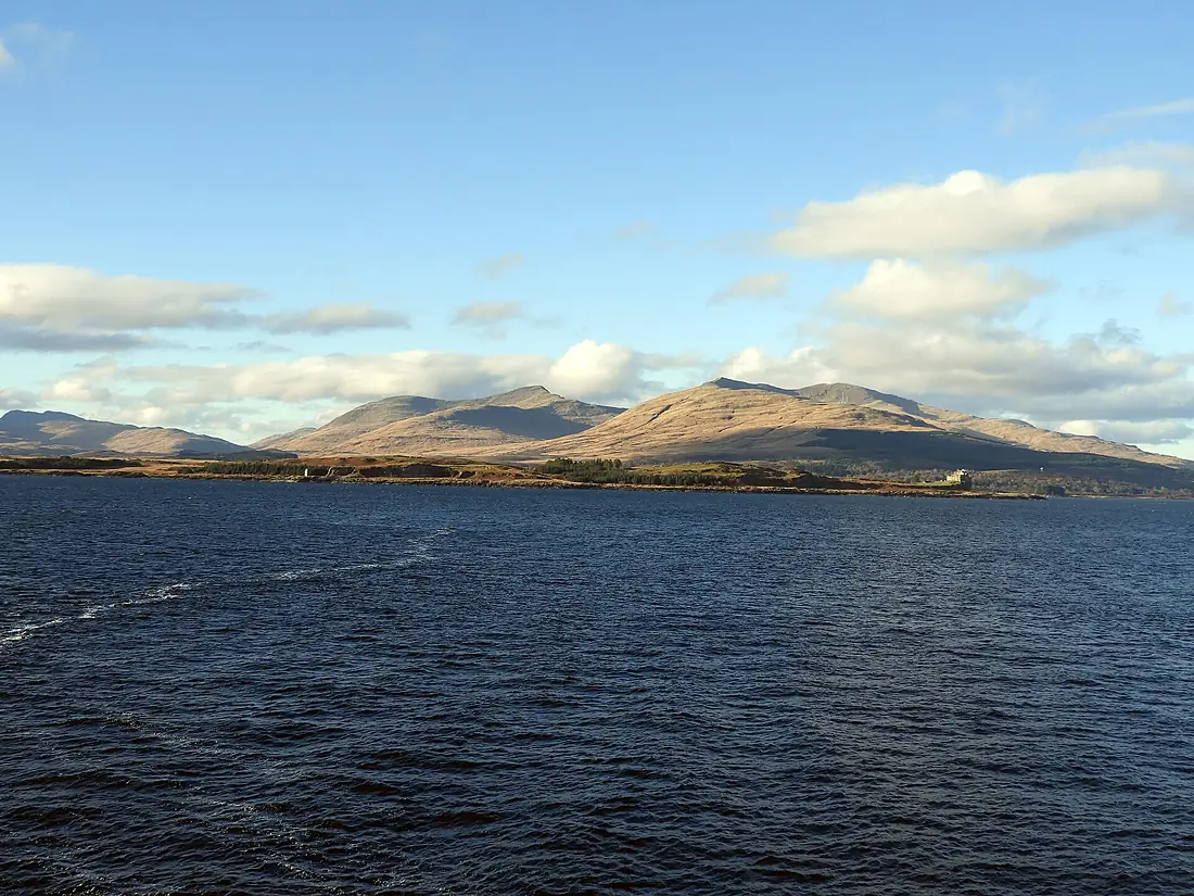 Approaching Mull (45135360265)