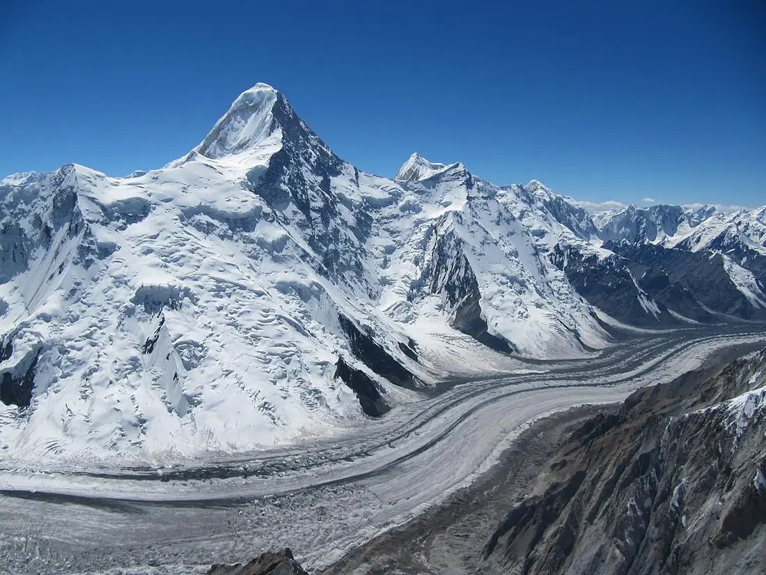 Vue globale du versant N du khan Tengri