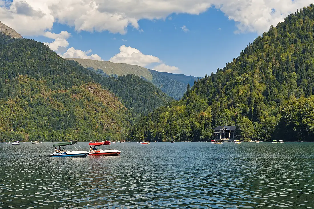 Abkhazia. Lake Ritsa P9100146 2600