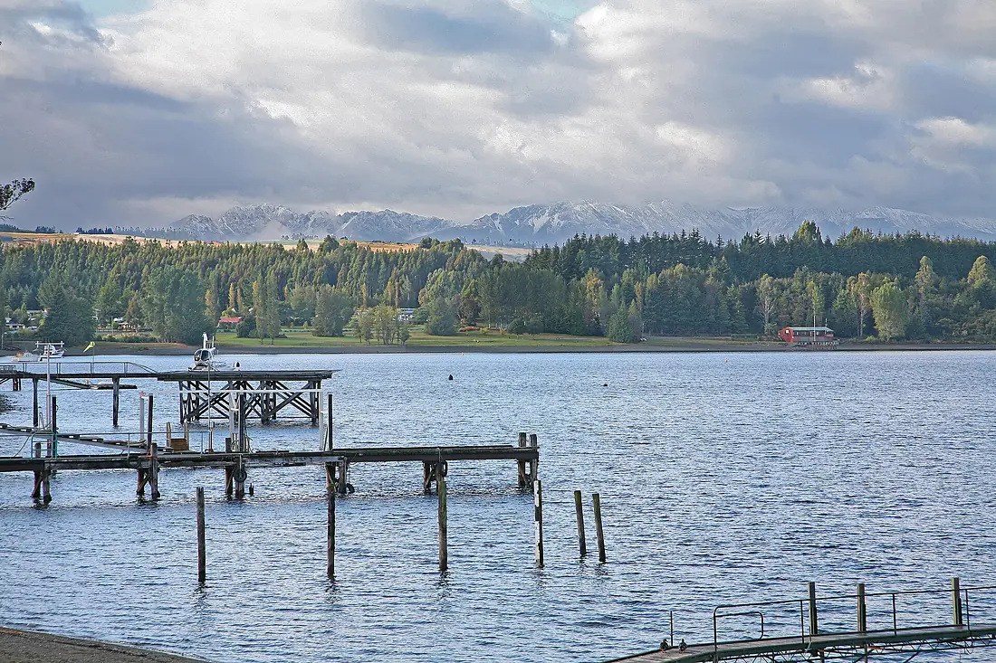00 1357 New Zealand - Te Anau and Lake Te Anau