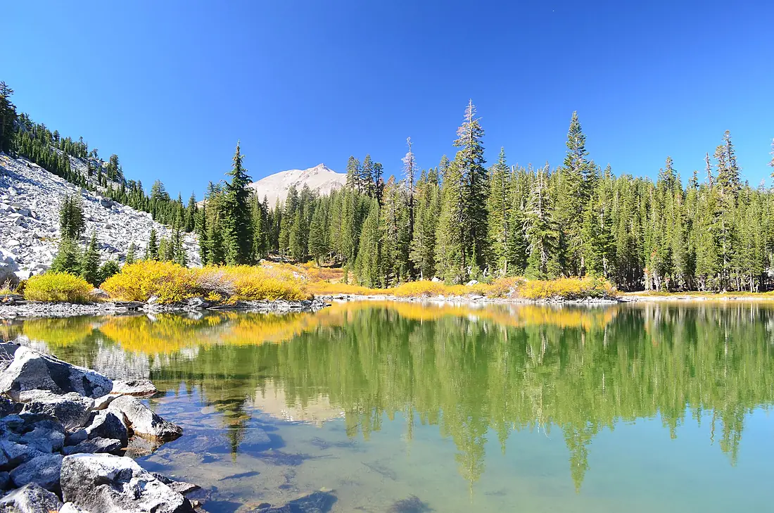 Cliff Lake (15262176219)