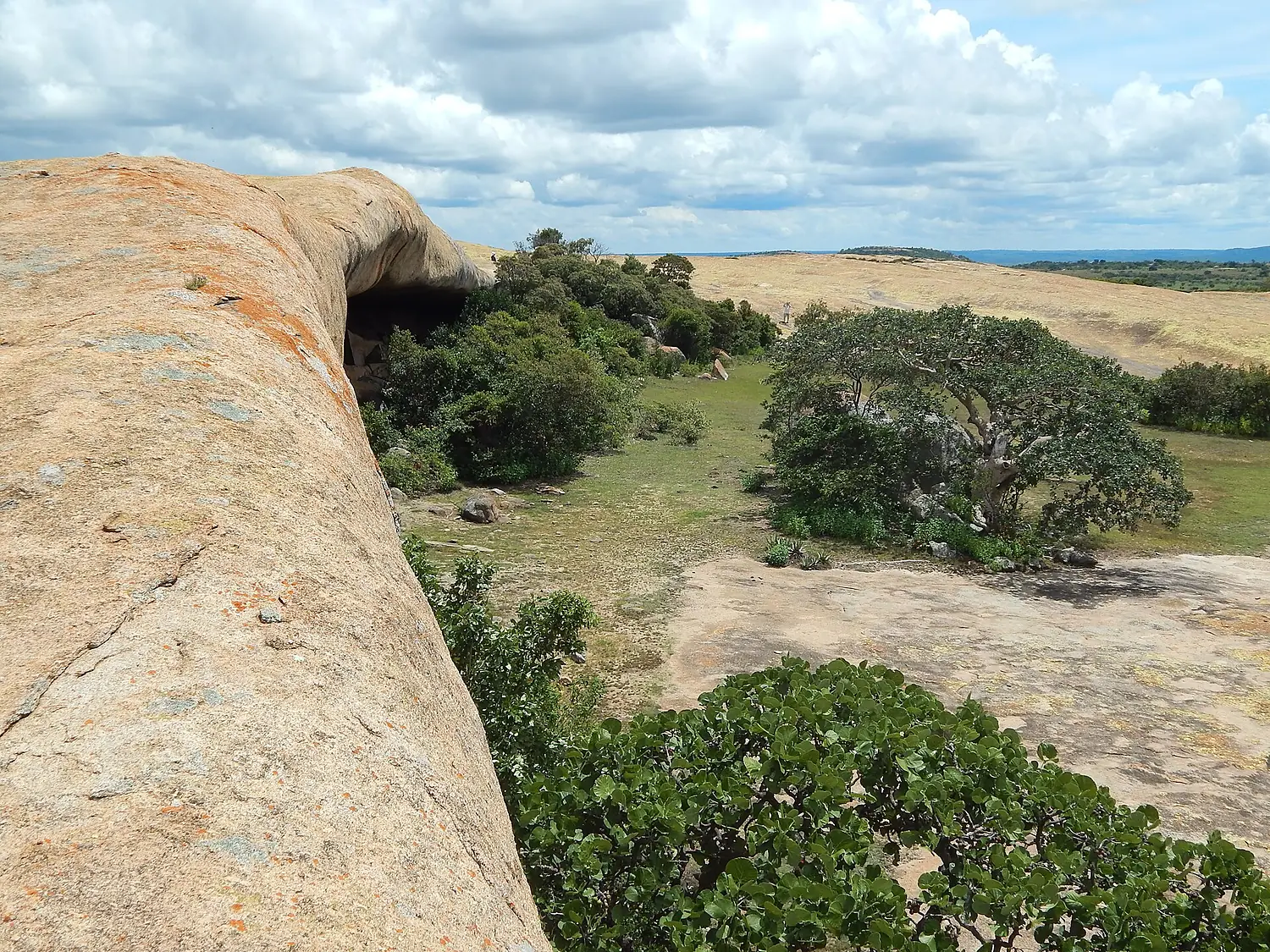 Intunjambili Cave, Matobo