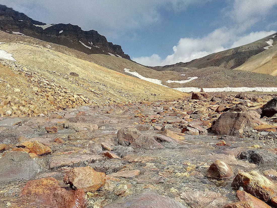 Aragats crater 26