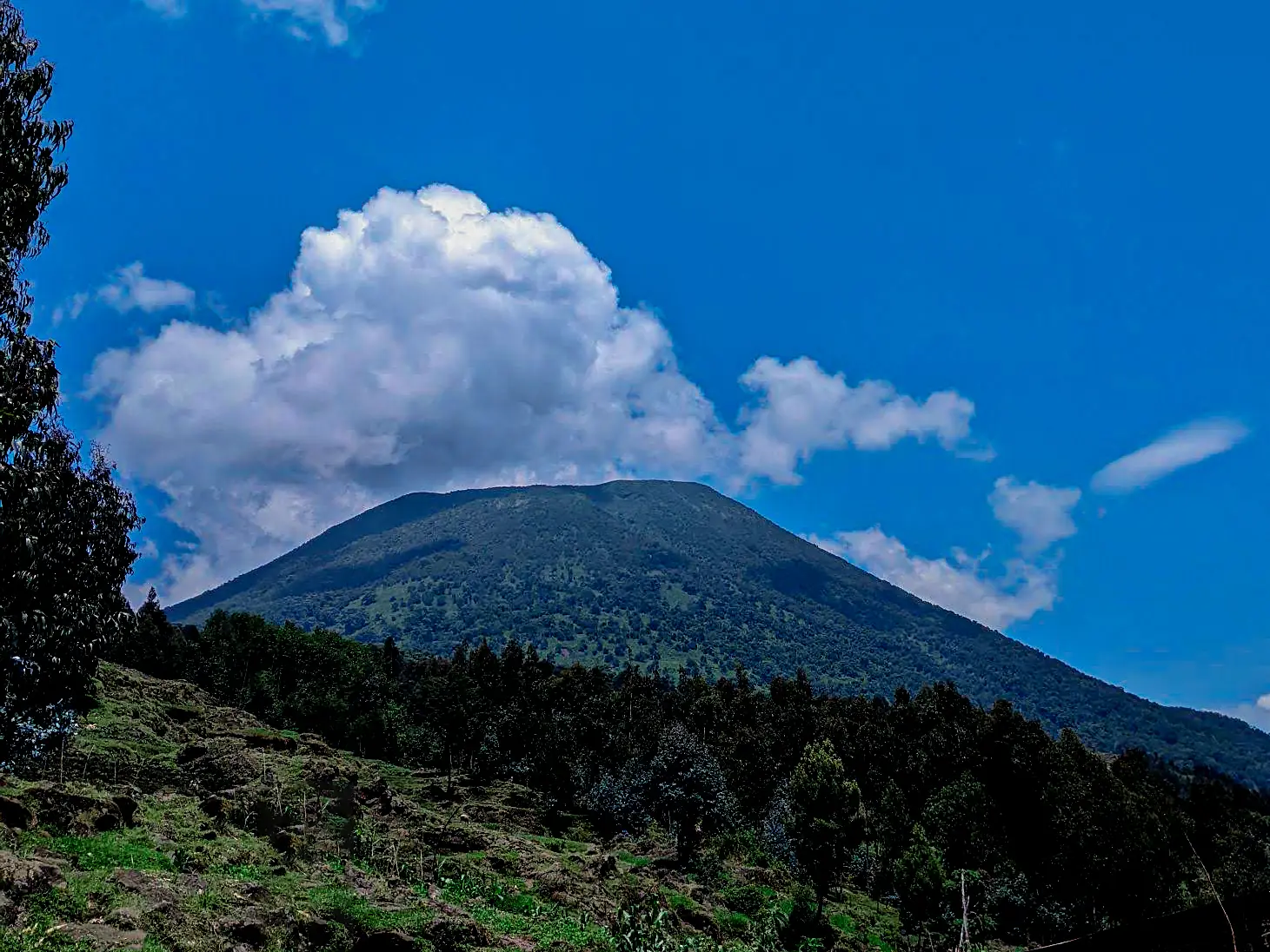 Mount Bisoke (cropped)