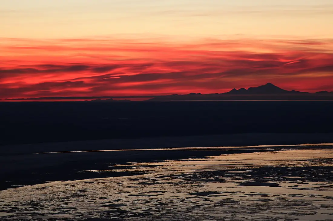 Sunset over the volcano Mt. Iliamna, shot from the west summit of McHugh Peak (31034006224)