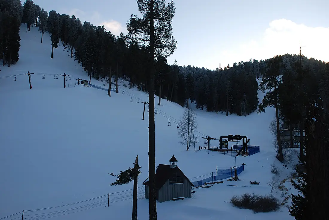 Early winter Mt Lemmon ski lift (2,791m-9,157ft) waiting for snowpack - panoramio