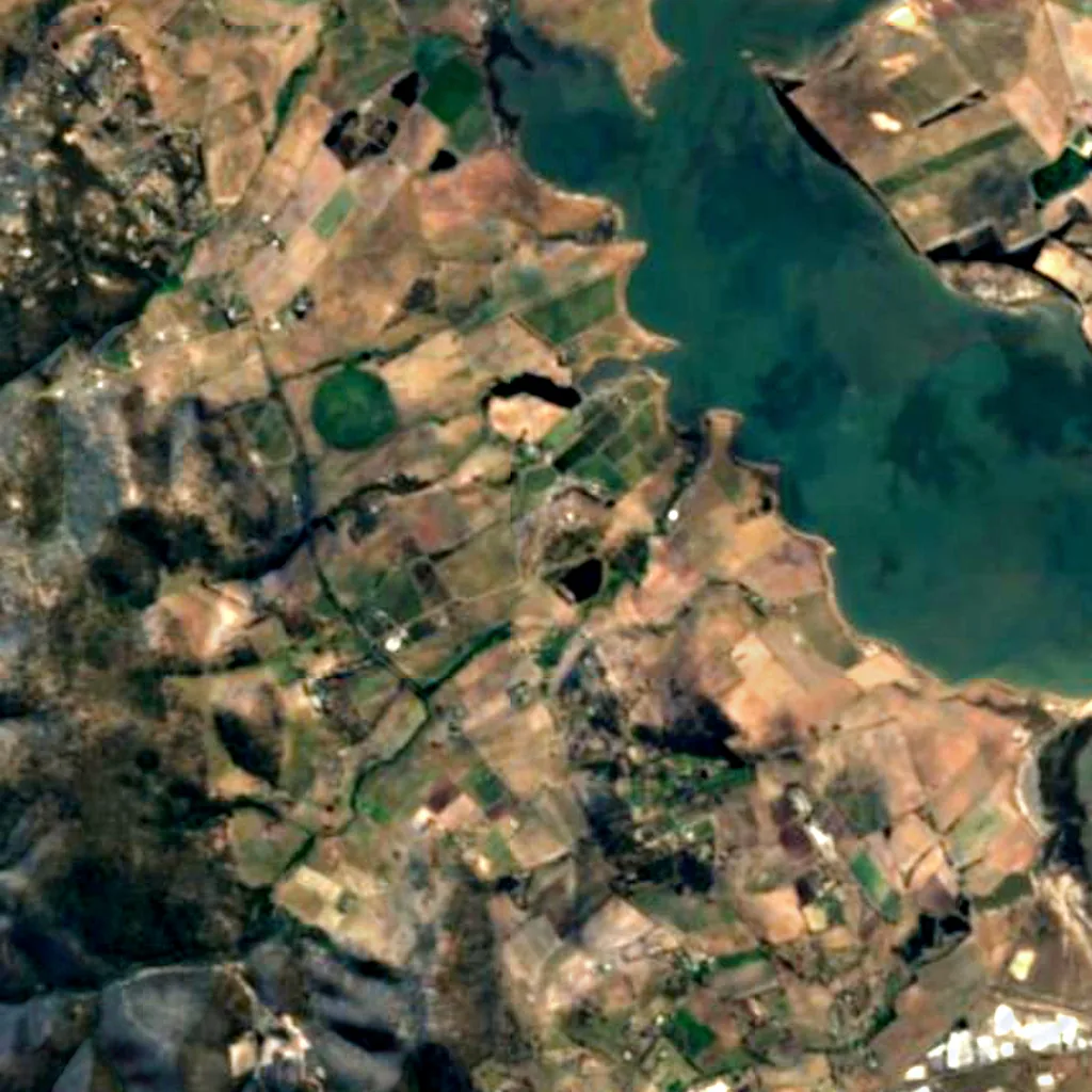 Mount Pleasant Radio Observatory van boven gezien (Sentinel-2)