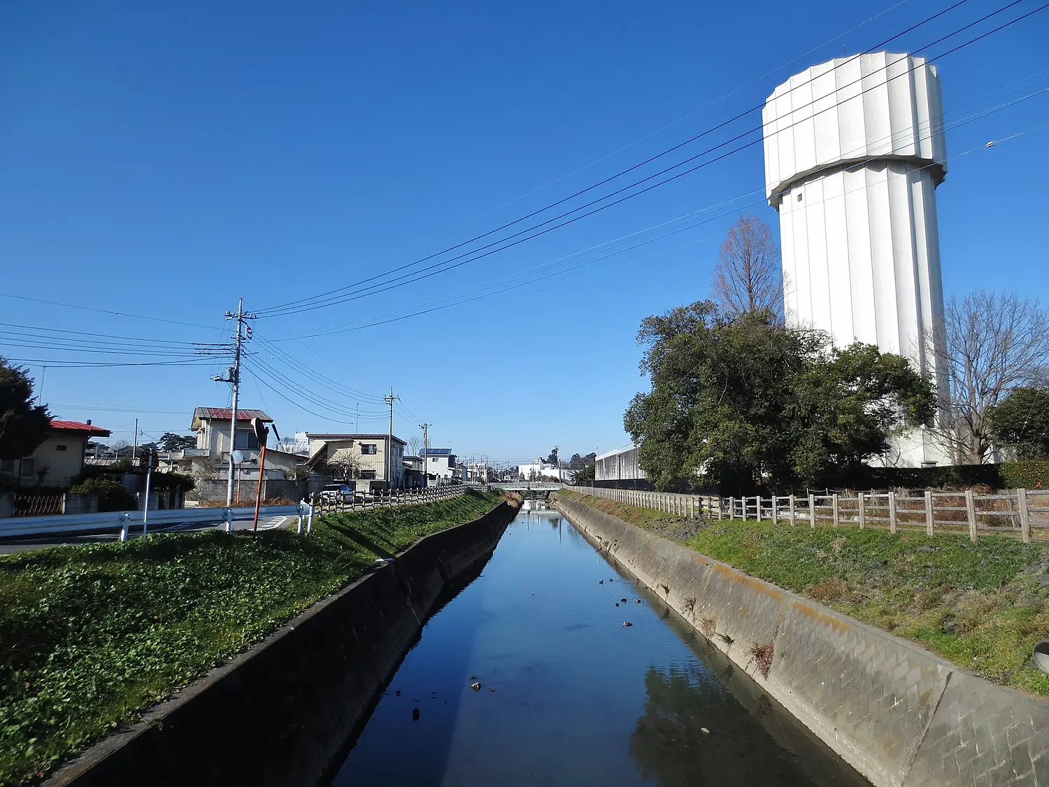 Kyuhaku River and water tower