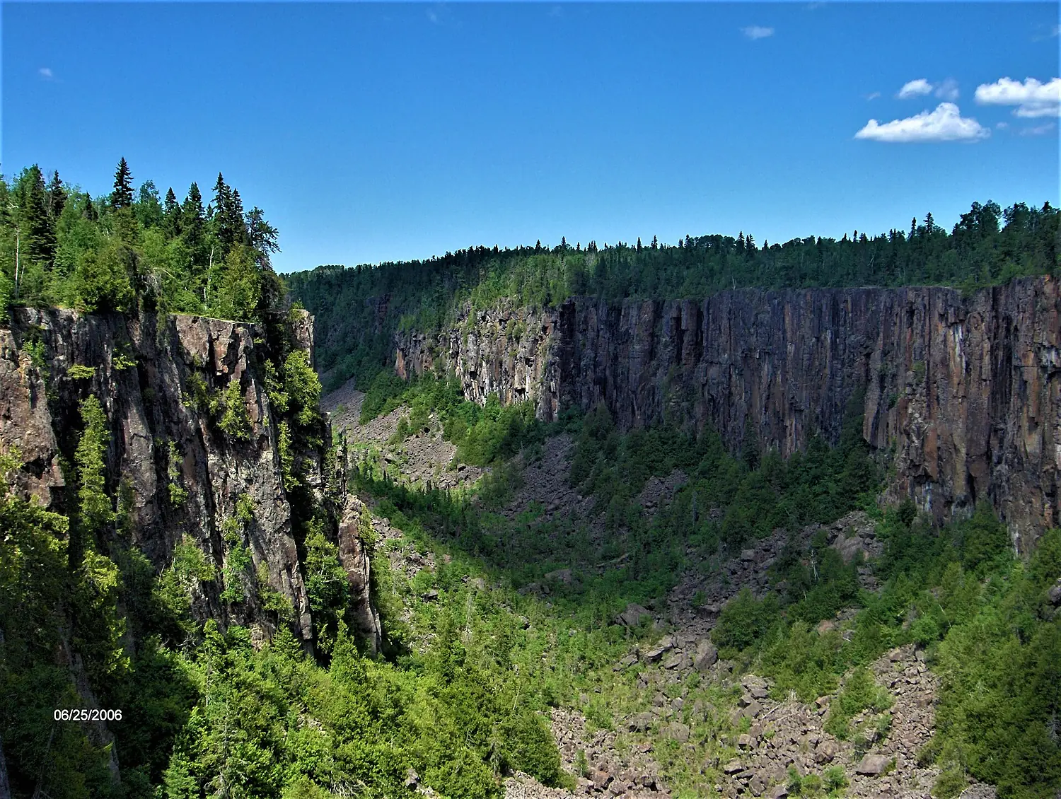 Ouimet Canyon Provincial Park - Canyon-Thunder Bay- Ontario (1)
