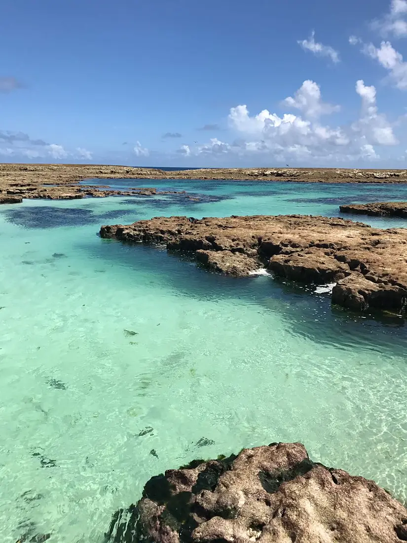 Atol das rocas agua cristalina