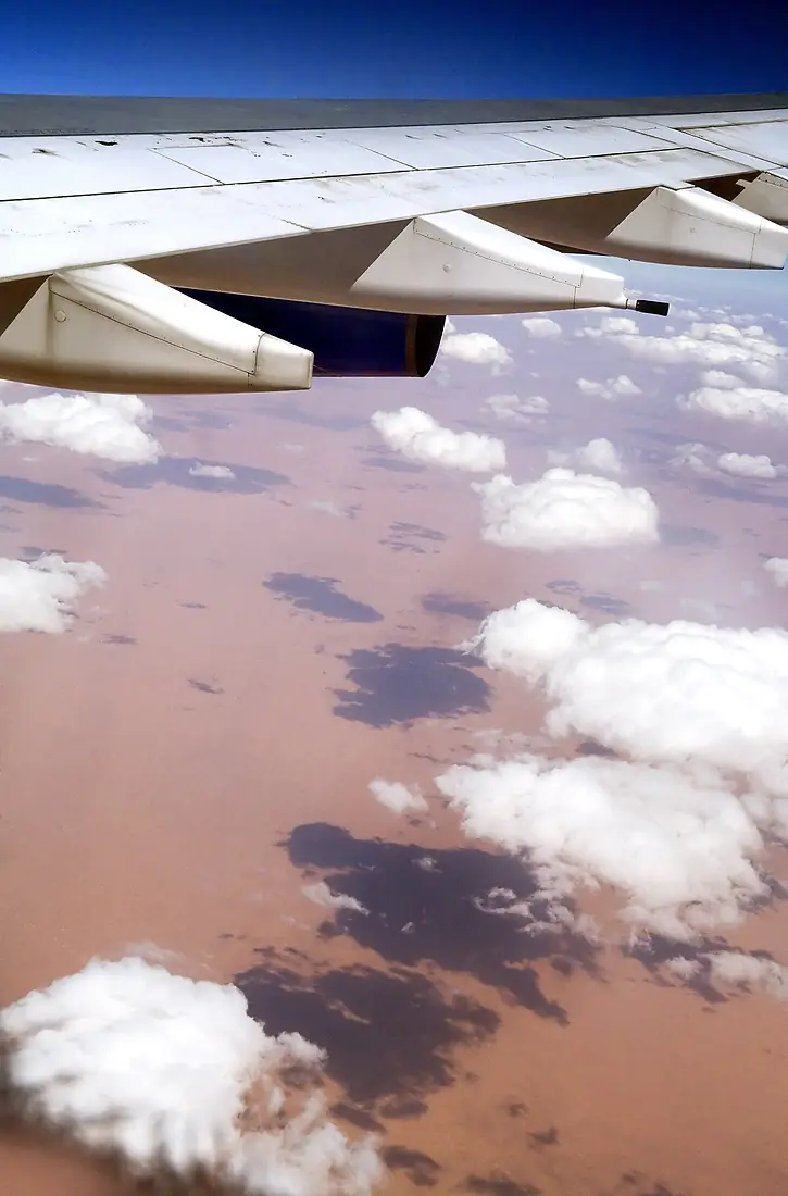 A jet wing over the Sahara - 1294