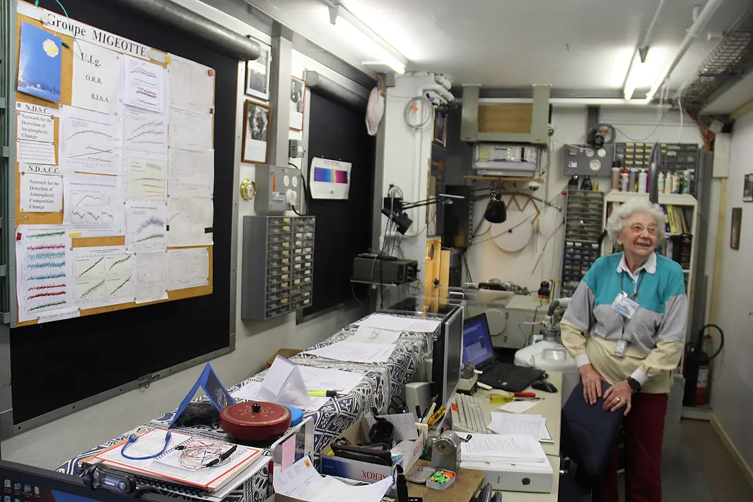Ginette Roland in Sphinx laboratory
