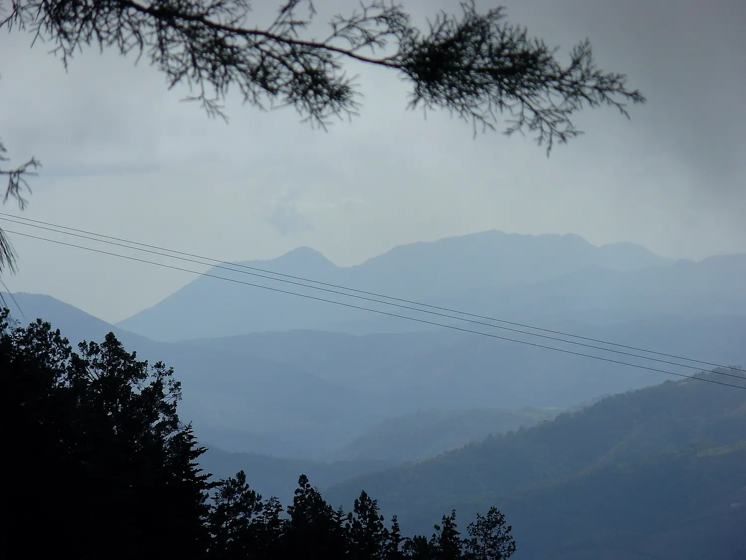 Vista del cerro Tecuamburro desde la carretera de Pino Dulce a Mataquescuintla. - panoramio