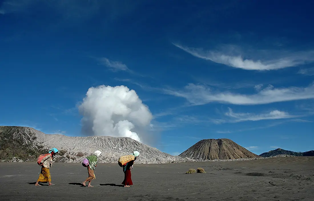 TIGA WANITA TENGGER