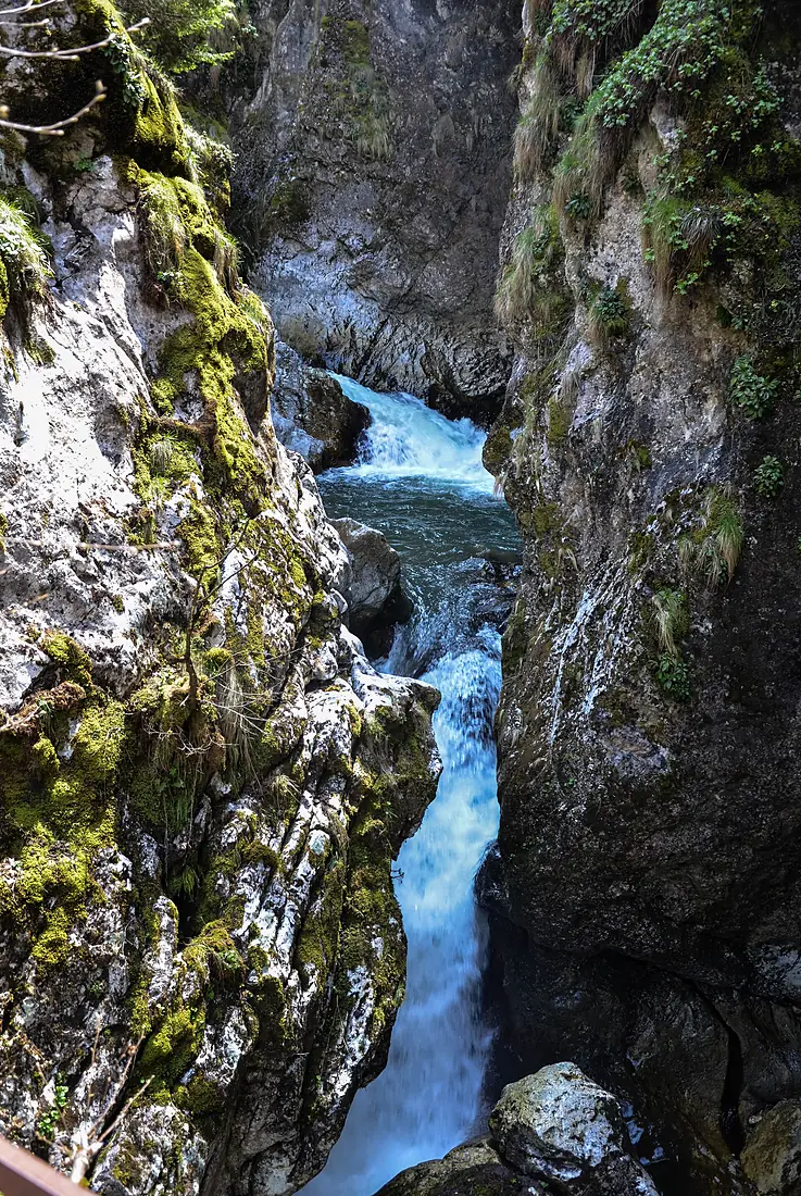 Trigrad Gorge, Devil's Throat Cave. Триградското ждрело, пещера „Дяволското гърло“