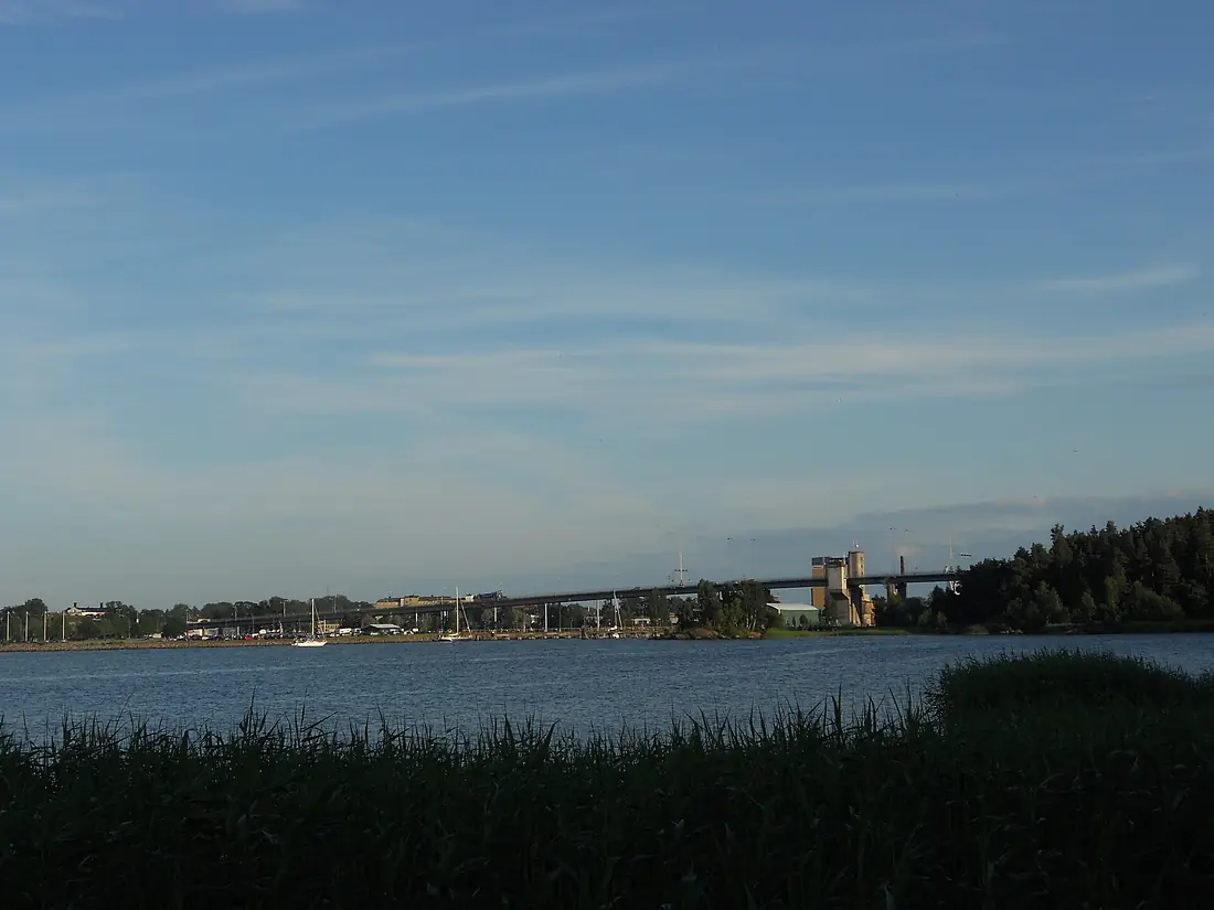 Dalbobron, sedd från Vänern