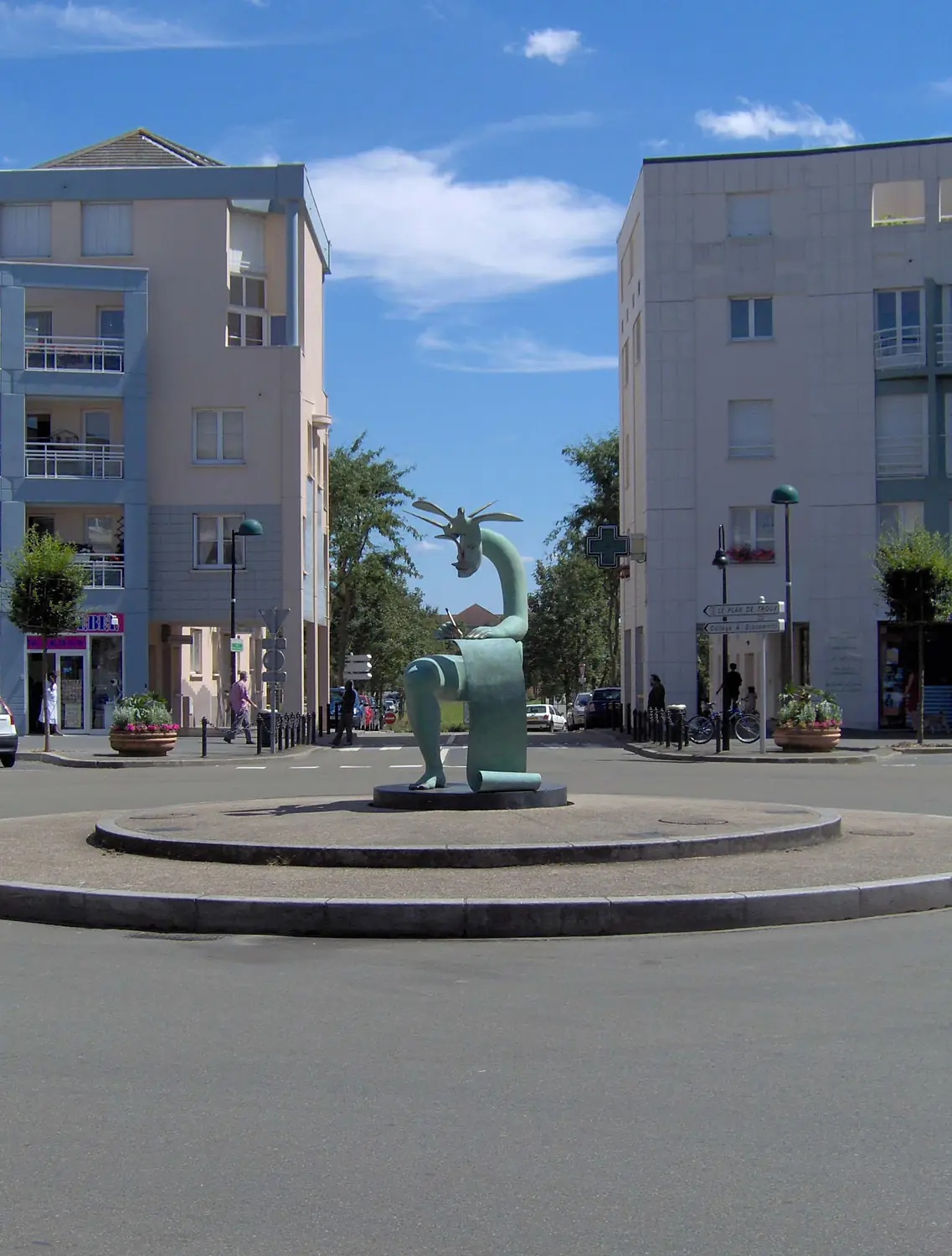 Montigny le Bx Place Claudel