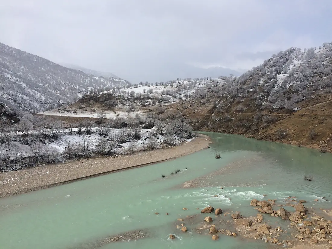 Bazoft river snow